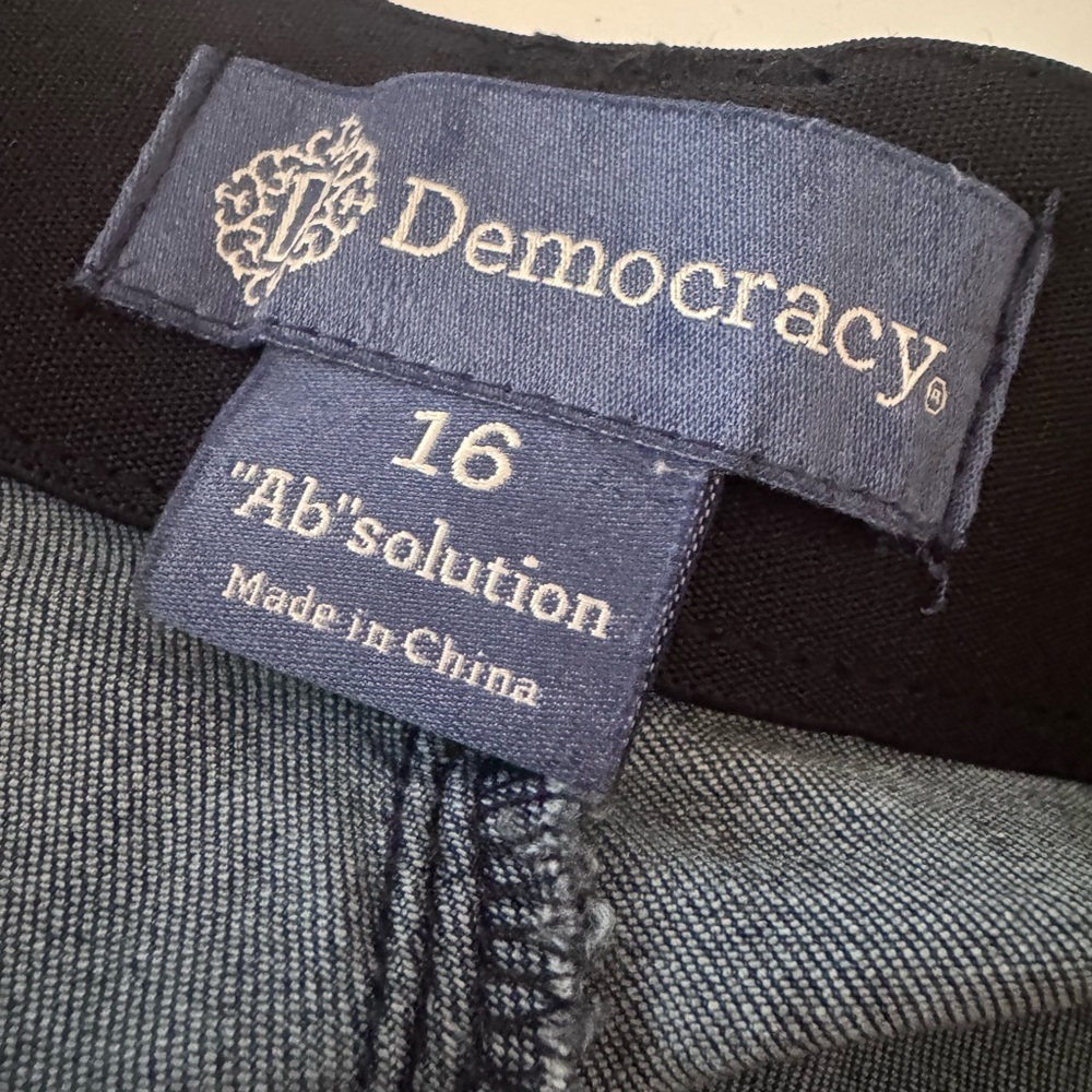 Democracy Women's Classic Blue Jeans - Picture 2 of 4